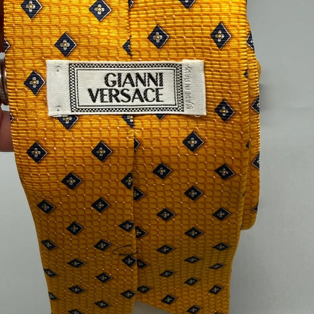 Gianni Versace Mens Vintage‎ Silk Tie Yellow Geometric Medusa Head Made in Italy